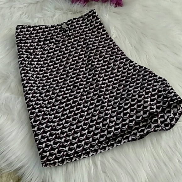 White House Black Market Geometric Pattern Black And Purple Dress Shorts Size 4 - Picture 3 of 7